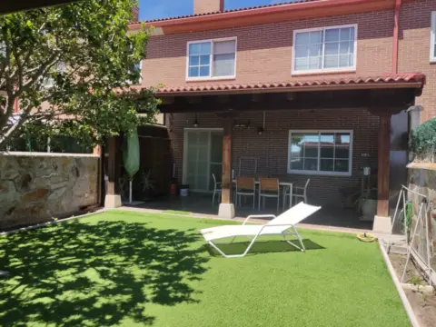 Chalet adosado en calle del Pisuerga, 21