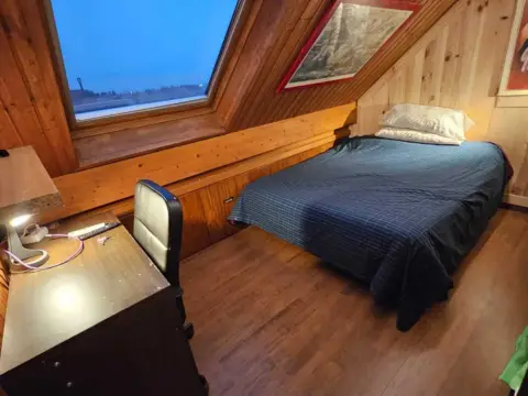 Habitación en calle del Campo de Gómara, 2