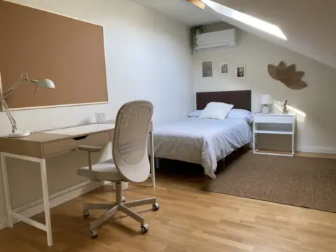 Habitación en calle de Ochagavia, 5