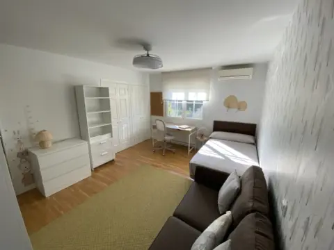 Habitación en calle de Ochagavia, 5