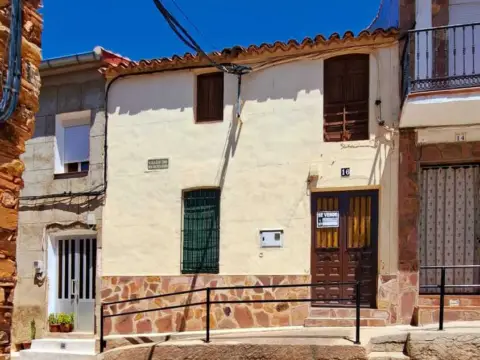 Casa adosada en calle del Águila, 22