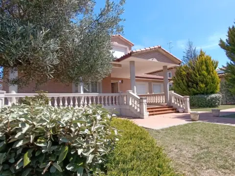 Chalet unifamiliar en Urbanización del Pinarillo, 5