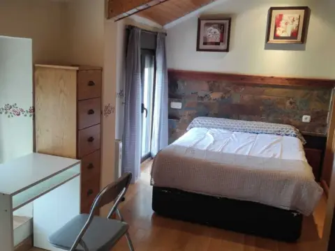 Habitación en calle Saugal,  21
