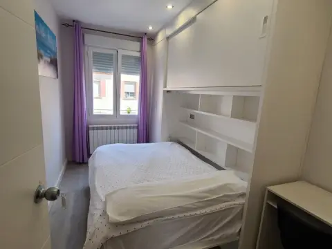 Habitación en calle de San José de Calasanz, 18 - alojamiento en Universidad-Los Lirios (Logroño)