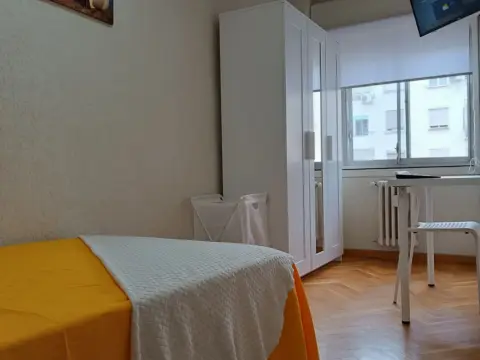 Habitación en Paseo de Sagasta, 12