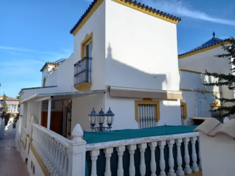 Terraced house in Carrer la Sagra, 148