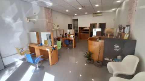 Local comercial en calle del Pintor Pepe Dámaso, 12