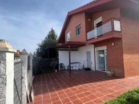 Chalet adosado en calle Armonio, 10