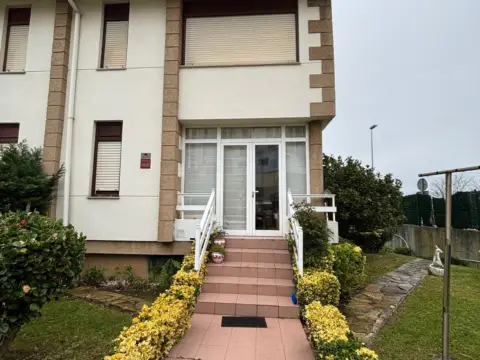 Chalet pareado en calle de Jaime del Amo, 1