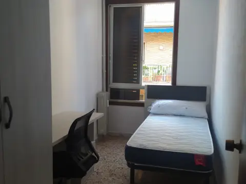 Habitación en Carrer de Ramón Castejón, 7