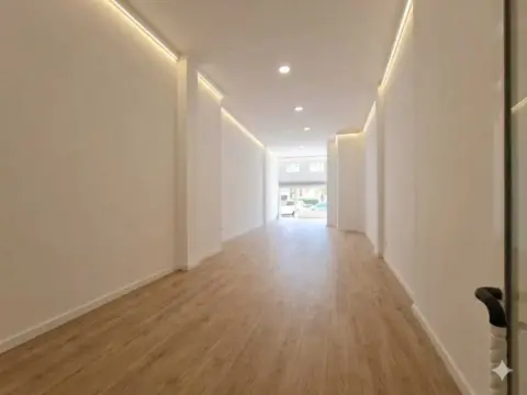 Local comercial en calle Los Sabandeños, 65