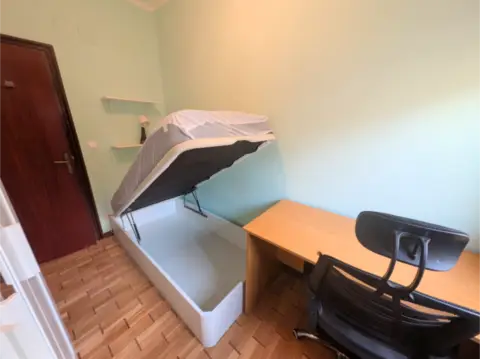 Habitación en calle de la Virgen de la Monjía, 9