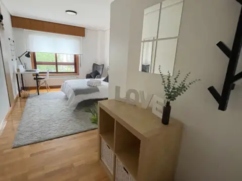 Habitación en calle de Francisco Largo Caballero, 5