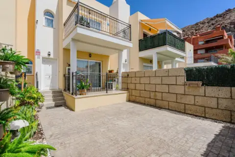 Casa adosada en calle La Gaviota, 16