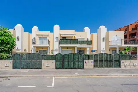 Casa adosada en calle La Gaviota, 16