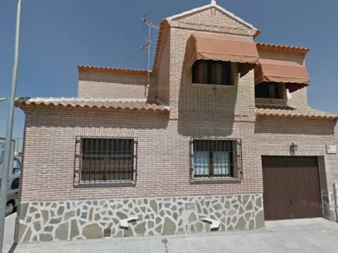 Chalet pareado en calle Comuneros de Castilla, 1