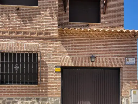 Chalet pareado en calle Comuneros de Castilla, 1