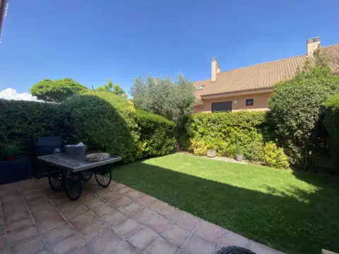 Chalet adosado en calle Picasso, 9