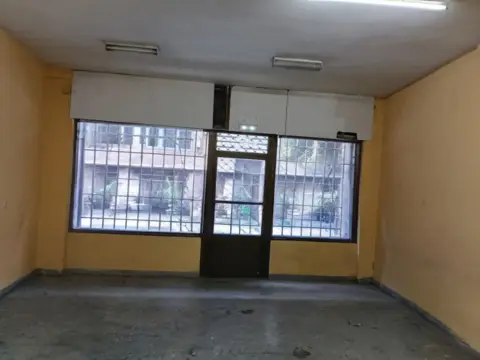 Local comercial en calle de Álvaro de Albornoz, 32