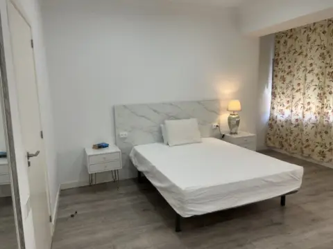 Habitación en calle de los Reyes Católicos, 16