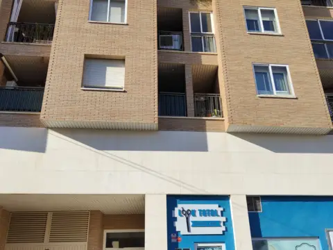 Apartament a calle de Ramón José Sender, 14