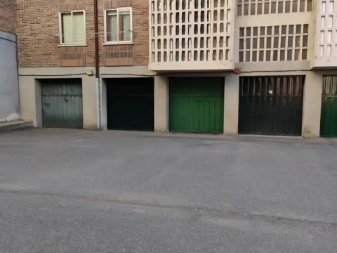 Garatge a calle de Alfonso VI, 18