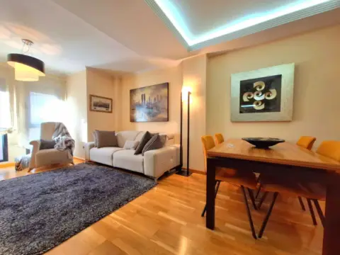 Dúplex en Avenida de la República Argentina, 20