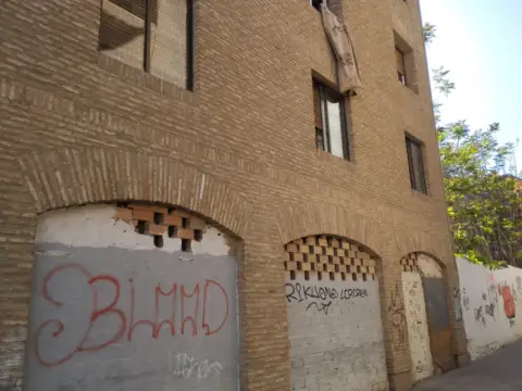 Local comercial en calle de las Verjas, 9