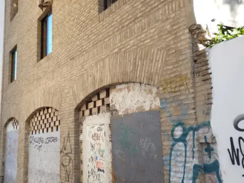 Local comercial en calle de las Verjas, 9