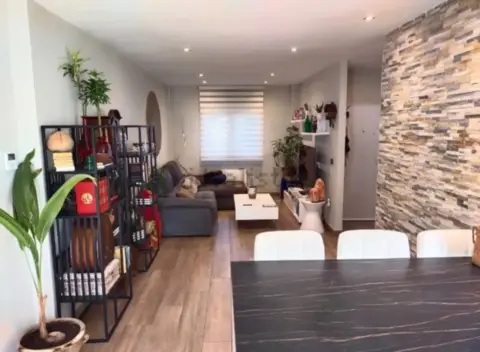 Casa adosada en calle de Petunia, 6