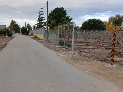 Terreno en calle de Josefina Manresa, 32