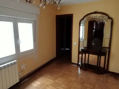 Piso en calle de Asturias, 14