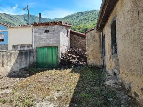 Casa adosada en calle Llamas de Aller, nº 36