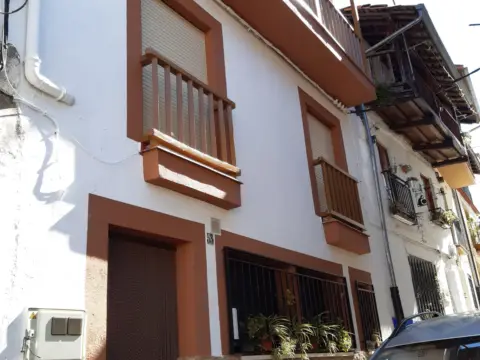 Casa adosada en calle de la Magdalena, 33