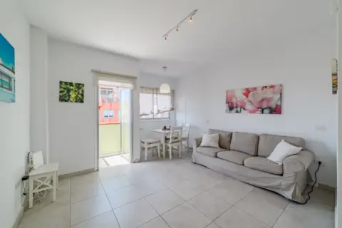 Piso en Avenida Islas Canarias, 14