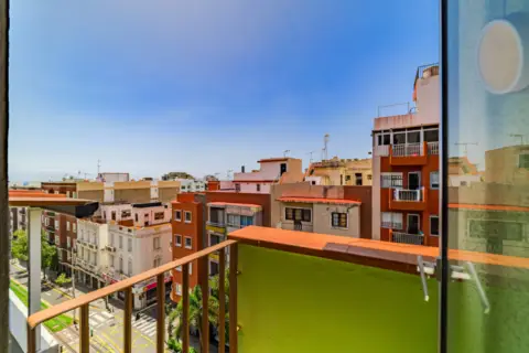 Piso en Avenida Islas Canarias, 14