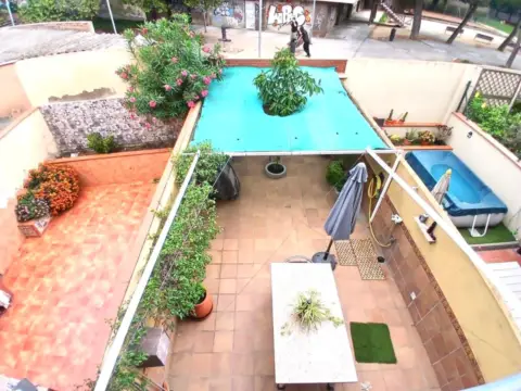 Casa adosada en Carrer de la Plana, 15