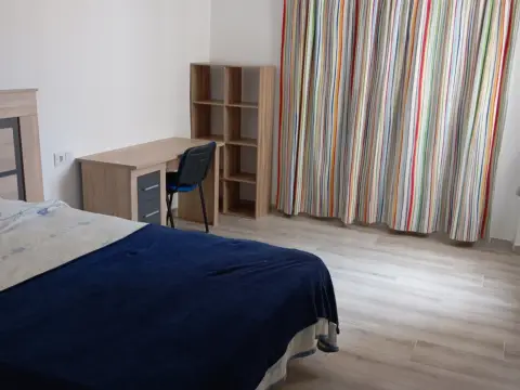 Habitación en calle del Arquitecto Guardiola, 18