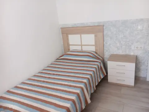 Habitación en calle del Arquitecto Guardiola, 14