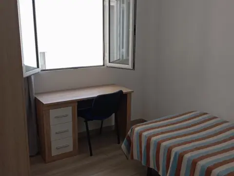 Habitación en calle del Arquitecto Guardiola, 14