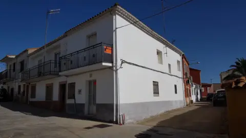 Casa adosada en calle Constitución, 52