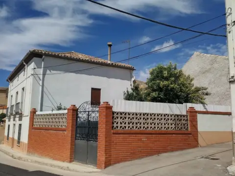Casa rústica en calle Cardenal Gil de Albornoz,  9