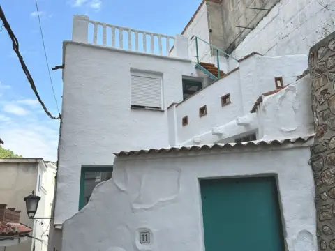Casa adosada en calle de Serafines, 1