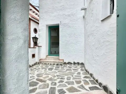 Casa adosada en calle de Serafines, 1