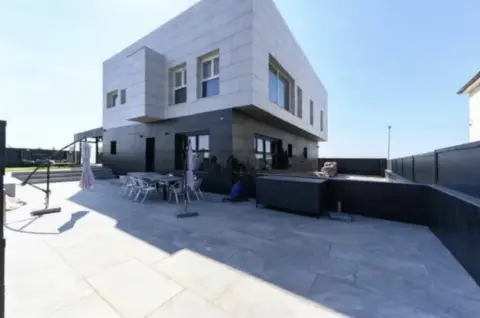 Chalet unifamiliar en Ronda Castilla Oeste, 125