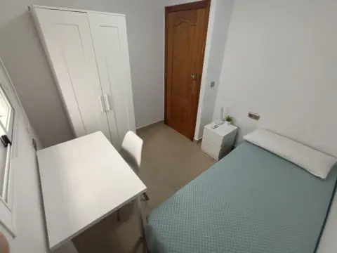 Habitación en calle Maestro Falla, 59
