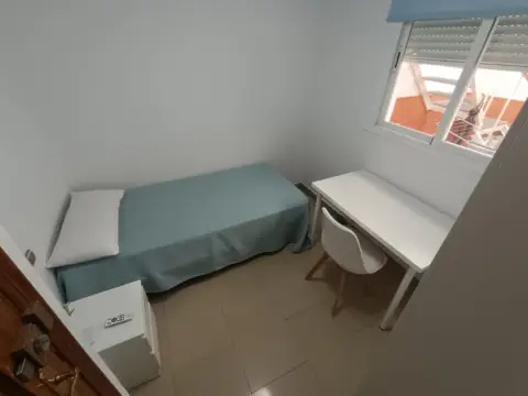 Habitación en calle Maestro Falla, 59