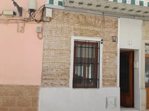 Casa adosada en Carrer de Santa Bàrbara, 17