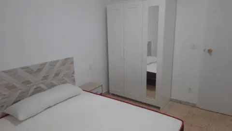 Habitación en Plaça de Gandhi, 1