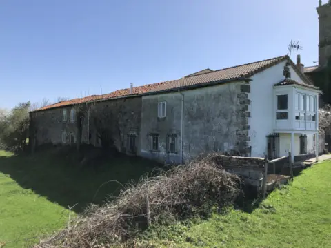 Casa pareada en Barrio de Requejo, 78